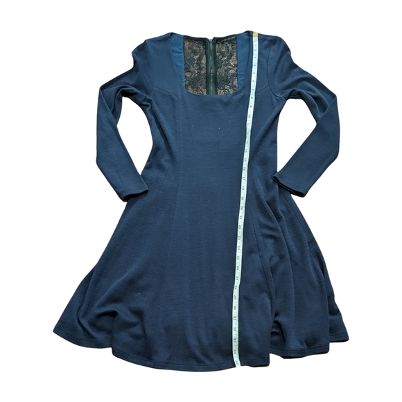 NWOT Alice and Olivia Navy Blue scoop neck, lined skater dress with lace… - Picture 4 of 12